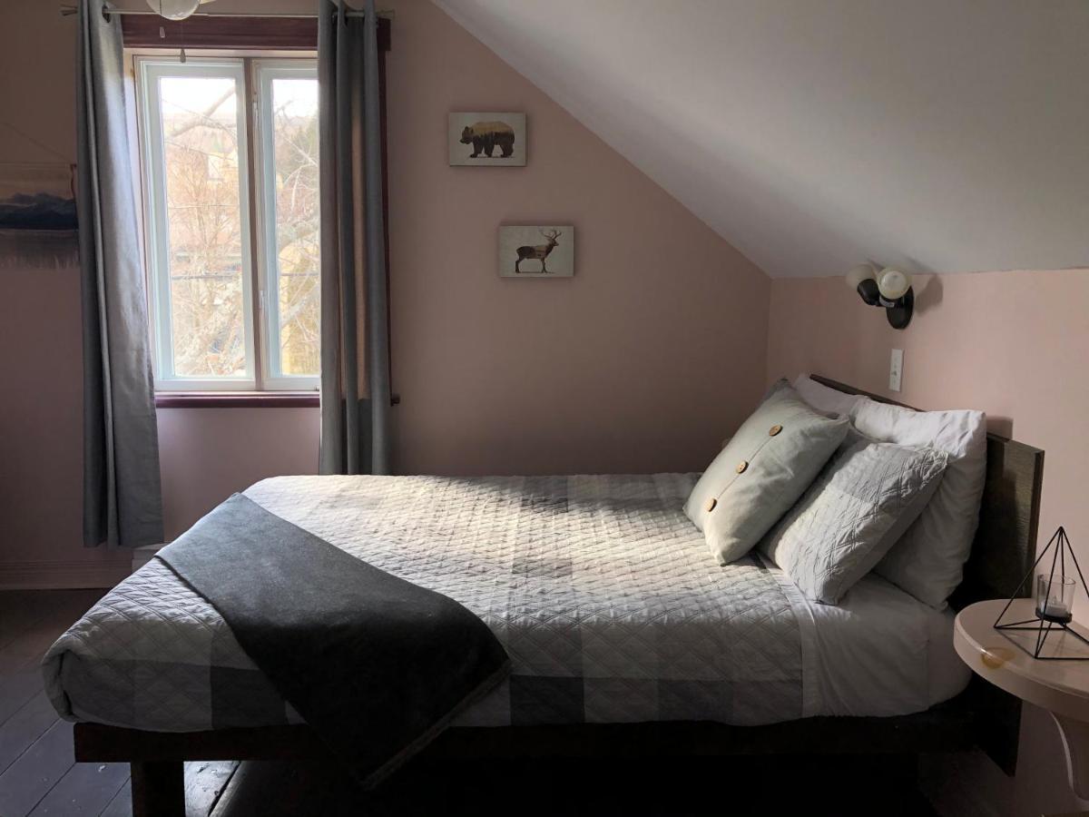 Bed and Breakfast Les Pinsons Des Rives Ла-Мальбе Екстер'єр фото