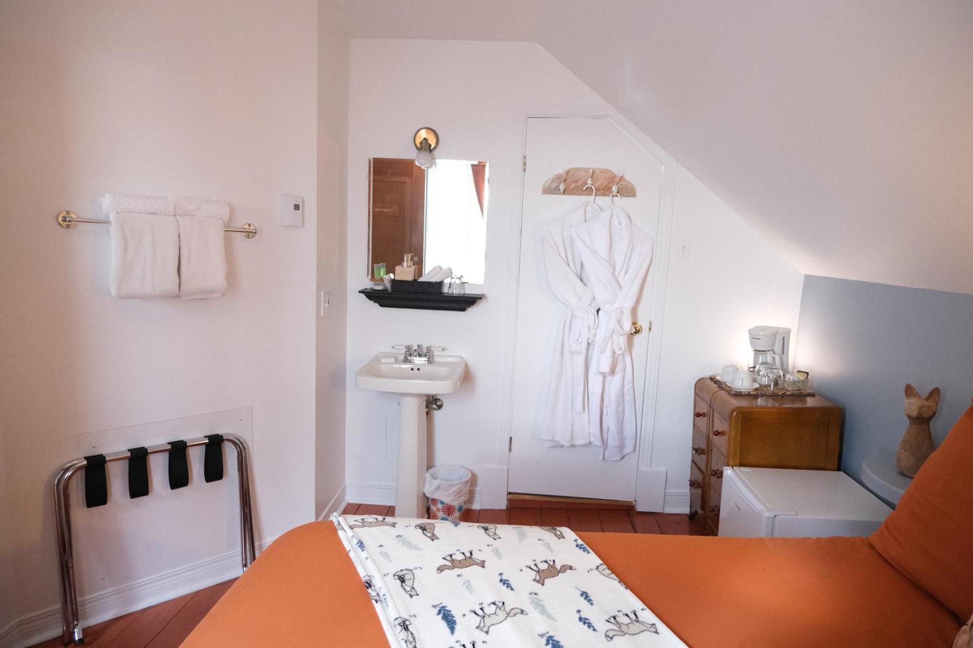 Bed and Breakfast Les Pinsons Des Rives Ла-Мальбе Номер фото