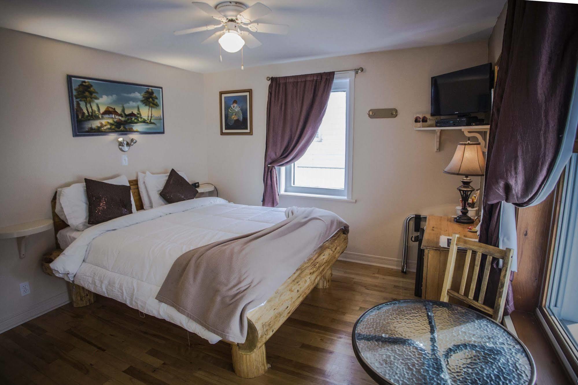 Bed and Breakfast Les Pinsons Des Rives Ла-Мальбе Екстер'єр фото